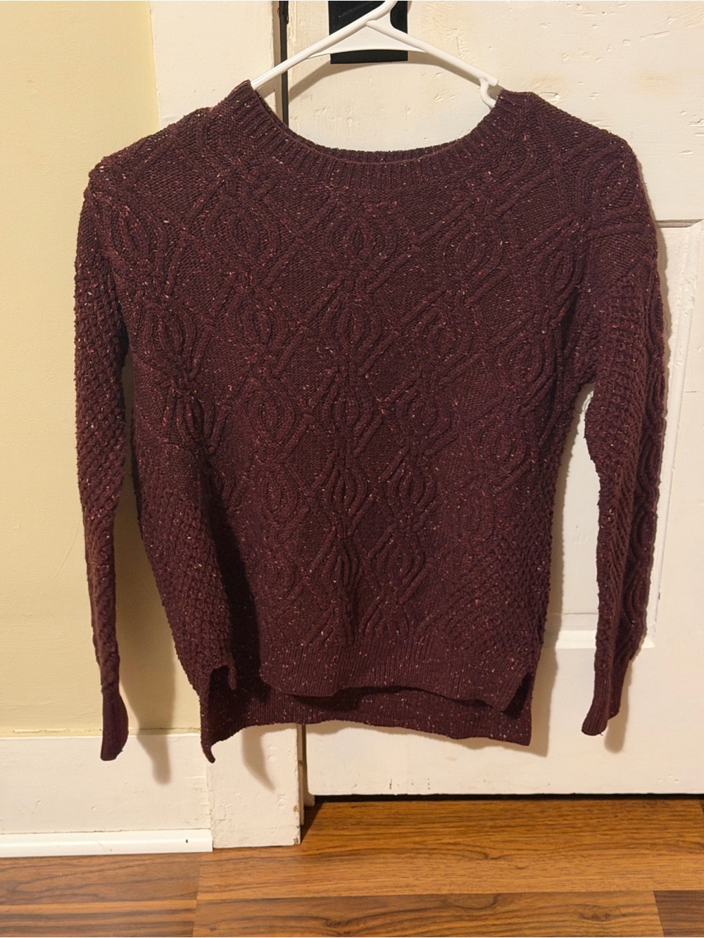 Time and Tru Women’s Burgundy Sweater